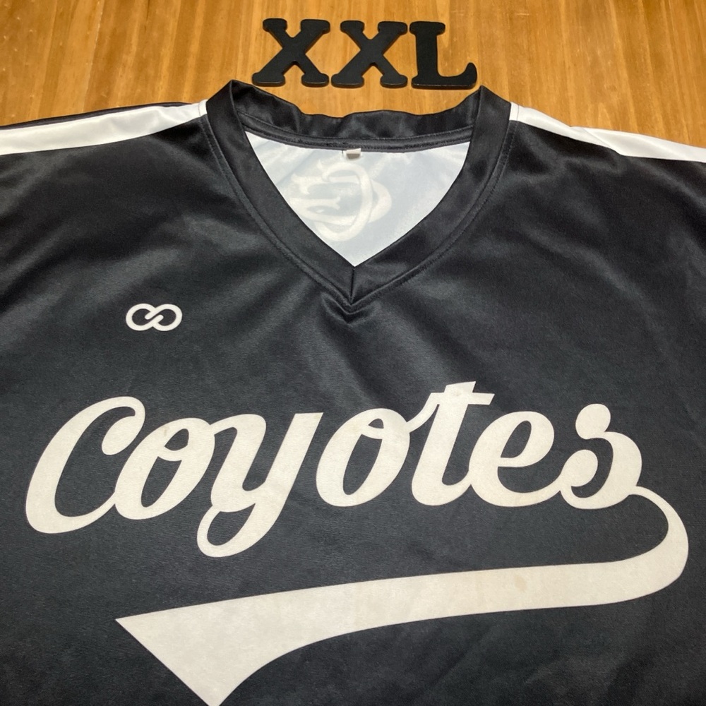 2XL Coyotes jersey